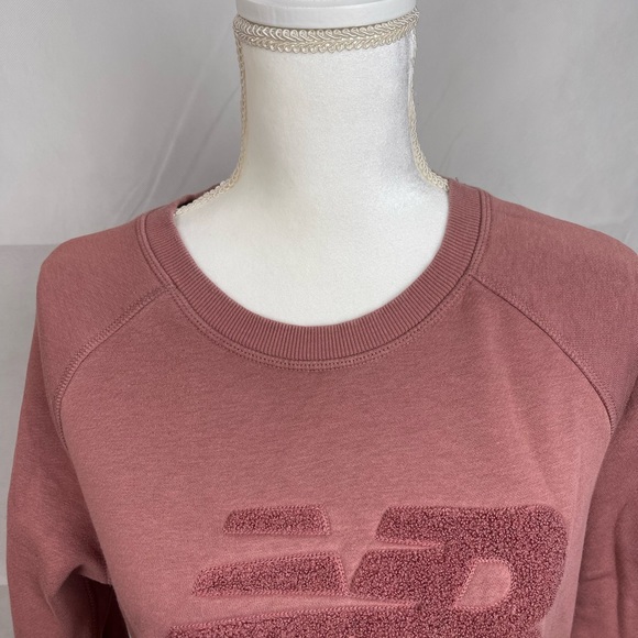 New Balance Essential Crew Sweatshirt Women’s size M Blush - Picture 8 of 9
